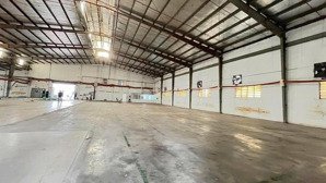 kho xưởng khuôn viên riêng biệt. pccc tự động, xe cont đi 24/24. 1.300m2, chỉ 120tr/th.