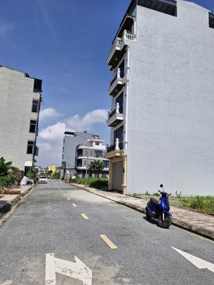 bán đất phố hoa động, cự khối, 65m2, mt 5m, giá 14.5 tỷ, phân lô ô tô tránh vỉa hè, view công viên