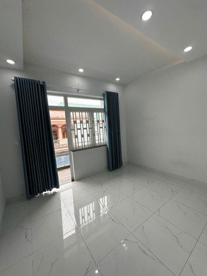 cho thuê nhà hẻm betong 3m , p bình trưng đông