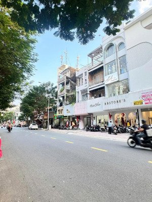 mặt tiền đoạn đẹp nhất lê văn sỹ - 4,2x20m vuông vức, đang cho thuê 80tr/th chỉ 29 tỷ 