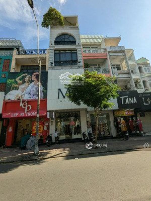 siêu đẹp! bán gấp nhà mặt tiền võ văn tần - q3. dt: 5.5x18m - 5 tầng - hđt: 155 tr/th. giá 30 tỷ