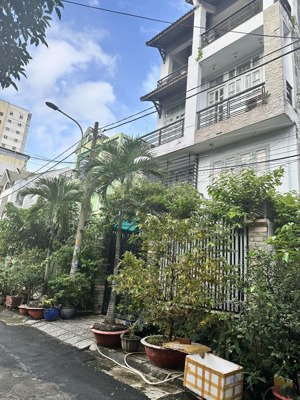 gấp, bán nhà phố cạnh gigamall pham văn đồng, dân cư đông, có gara oto