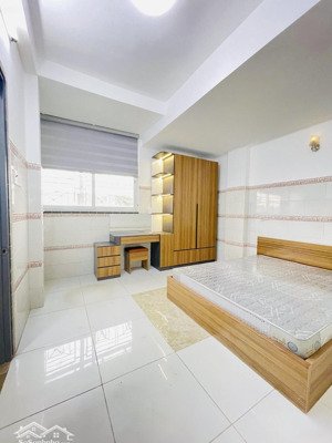 cho thuê căn hộ 5.8tr 35m2 tách bếp, 2 cửa sổ full nội thất tại phú nhuận, giáp bình thạnh, gần q1