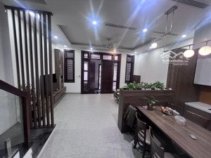 bán nhà đường cầu giấy, nhà đẹp mặt tiền rộng, thoáng sáng, dân trí cao, nội thất đẹp, 58m2, 15 tỷ