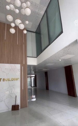 mặt tiền bát nàn khu mystery đảo kim cương toà nhà hầm + 7 tầng thu nhập 130 triệu/tháng