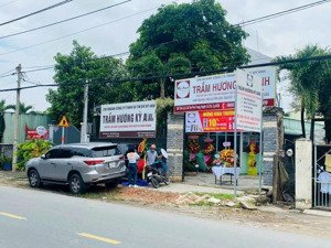 bán nhà mặt tiền đường hương lộ 2, thuộc xã tân phú trung, dt 11*33m 361m2, có 208m2 tc giá 9,2 tỷ