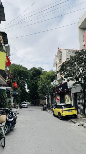 nhỉnh 13 tỷ -tt4 liền kề văn quán -phân lô - kinh doanh sầm uất - vỉa hè rộng - không ngập lụt -