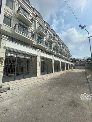 nhà 5 tầng khu đồng bộ hẻm 389 quốc lộ 13, giáp kđt vạn phúc, đường 7m, 7.6 tỷ bl