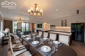 Cho thuê căn hộ cao cấp 4PN rộng 150m2 tại Tây Hồ, nội thất mới đẹp, hiện đại, có ban công view hồ