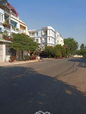 c/c ko qua mg bán nhà mặt phố 18 đường 447b, 9,5 tỷ, 72m2, 7pn, 6wc, tnpa,thủ đức.ngay làng đh gtvt