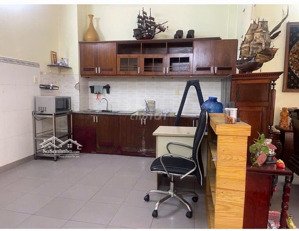 nhà nằm trên đường đình phong phú hẻm ô tô 4 pn 3wc ngang 6.5m siêu rộng thoải mái ở gia đình 10 tr