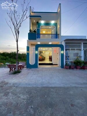 NHÀ 1 TRỆT 1 LẦU NỘI THẤT CAO CẤP,TRỤC CHÍNH ĐƯỜNG D2 ,TRƯỜNG AN, TP VĨNH LONG.