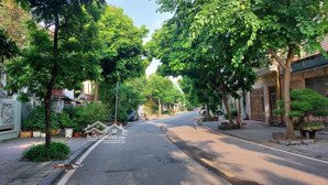 chính chủ giao bán biệt thự khu đô thị văn phú, mua từ 2016, nay ko có nhu cầu ở.