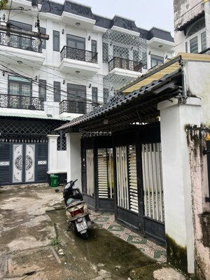 nhà khu dân cư cao cấp tại trạm y tế xã hưng long