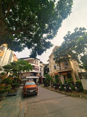 nguyễn văn trỗi mỗ lao, hà đông diện tích: 63,2m mặt tiền: 5m giá: nhỉnh 12 tỷ.