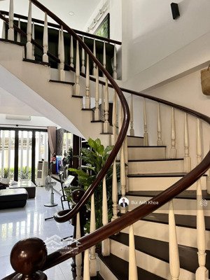 nhà mới, đường lớn, ngang to hoàng hoa thám, p7, bt (7x22m-111m2) sẵn 5 tầng. chỉ 20,5 tỷ tl.