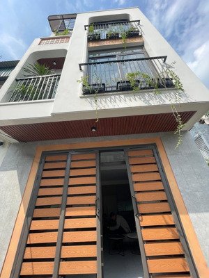 nhà xây mới 4 tầng cổ dương cực đẹp - có chỗ để xe ô tô ngày đêm vị trí trung tâm ở sướng