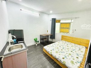 phòng cửa sổ lớn mặt tiền bờ kè hoàng sa