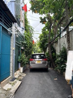 quận 3 đường cách mạng tháng 8, dttt 62m2- nhà 1 trệt, 1 lầu bên tuyến metro bến thành- giá 11,2 tỷ