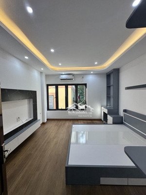 bán nhà khu vực khương đình: dt:32m.6tầng.mt:4m. giá:9,3 tỷ