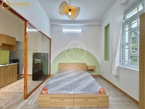 cho thuê chdv 1 phòng ngủ cửa sổ lớn ở nguyễn gia trí bình thạnh gần ngã tư hàng xanh, quận 1