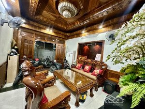 bán nhà phố lạc long quân: dt: 50m.5tầng.mt:4,2m. giá:16,9 tỷ