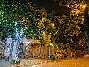 biệt thự d5 vườn đào 4 tầng có hầm full nội thất 3 ngủ master dt203m2 15m mặt tiền 135 tỷ