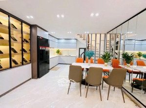 chỉ 10m ra ô tô tránh, phố khương thượng đống đa hà nội dt:58 m. 4t. 4,5mt(12,2tỷ)
gần chợ,các t