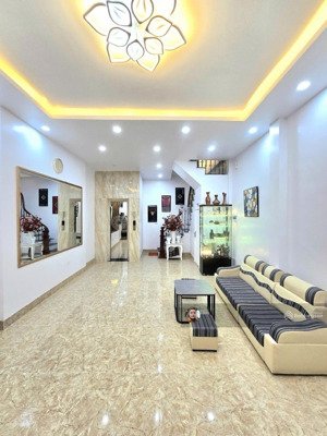 bán nhà láng hạ, đống đa, 6 tầng thang máy, xây mới, nhiều phòng ngủ, mặt tiền rộng, 42m2, 13.5 tỷ