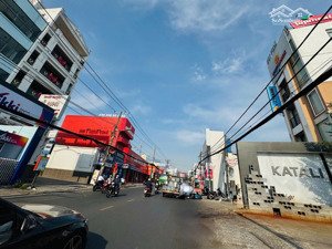 thu nhập khủng 80 triệu/tháng- căn hộ dịch vụ cao cấp 4 tầng 138m2 gần vincom lê văn việt 14.9 tỷ