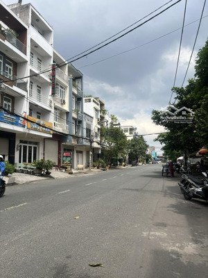 mặt tiền kinh doanh- p11, q6- ngay metro bình phú- 5 tầng- 4x19m- 5pn-kd đa ngành- chính chủ 1 đời.