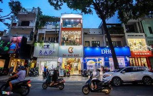 cho thuê nhà mặt phố cầu gỗ,diện tích:50m2x3tầng,mặt tiền:3,5m,có thang máy,vị trí đẹp,cho thuê lẻ