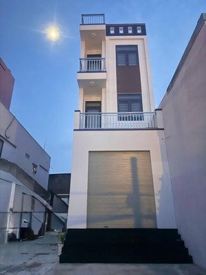 thuê văn phòng tại vị trí mặt tiền - gần trung tâm hành chính và trường học