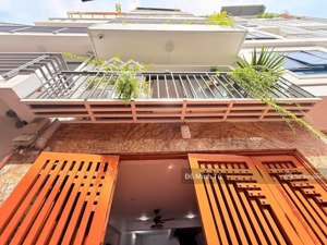 nhà cầu giấy 50m2, 5 tầng, ngõ 5m, ô tô vào nhà, 50m ra phố, 2 thoáng, kinh doanh,về ở ngay 15.5tỷ