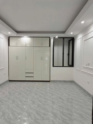 chính chủ em cần bán căn nhà mặt ngõ 467 lĩnh nam . ô tô tránh . kinh doanh đỉnh