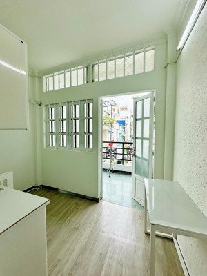 cho thuê phòng rooftop nguyễn văn cừ, quận 1. vị trí trung tâm, di chuyển dễ sang q3,q4, q5,q10