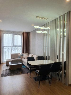 chủ nhà cần bán nhanh trong tháng căn hộ ct8 the emerald 76m2 2pn. view đẹp. giá công khai 6,3 tỷ