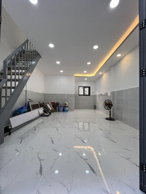 cho thuê nhà hẻm xe hơi - tô hiến thành. dt : 4,2m x 7m. nhà đẹp. vào ở ngay.