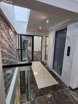 Cần bán gấp nhà phố Kim Mã 74m2, 5T, thang máy, tuyệt đẹp gần hồ