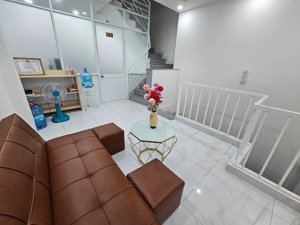 chính chủ cần bán gấp nhà mt gv - 42m2 - xe hơi ngủ trong nhà - giá chỉ 12 tỷ