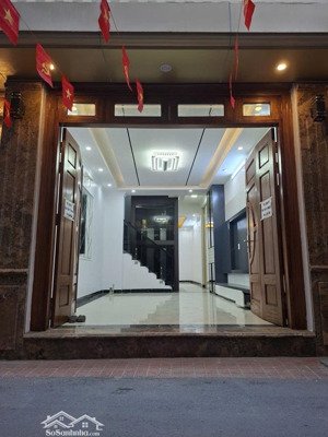 bán nhà khu vực âu cơ: dt:53m.5tầng.mt:3,6m.giá:13,5 tỷ