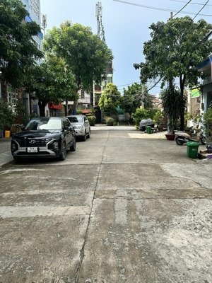 bán nhà đẹp 3 tầng đường 27, hiệp bình chánh, 12,3 tỷ, gần gigamall , đường 3 xe hơi tránh nhau