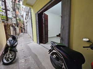 bán nhà phố hoàng văn thái: dt:50m.4tầng.mt:4,1m. giá:12,7 tỷ