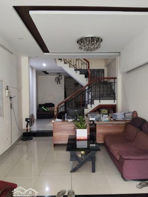 siêu phẩm trung tâm thanh khê nhà 3 tầng đẹp hiếm có- ô tô tránh nhau huỳnh ngọc huệ chỉ 5 tỷ x