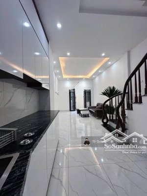 la phù 5,45 tỷ ô tô đỗ cổng - xây mới 5 tầng trước nhà thoáng không bị chắn