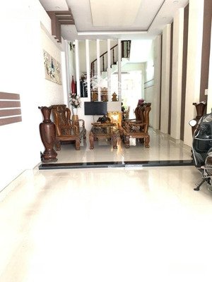 hiếm-phước bình q9 thủ đức, đường 16m vỉ hè 4m, nhà 3 tầng 93m2(4x23); 4pn,3wc chỉ 10,x tỷ