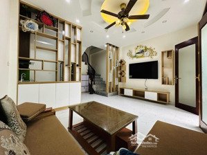 nhà gần lai xã 36m2x4 tầng chỉ hơn 4 ty sẵn nội thất