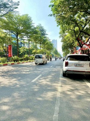 tòa 9 tầng trần thái tông, cầu giấy, lô góc hai mặt phố, 150m, mt11m, dòng tiền triệu đô mỗi năm!