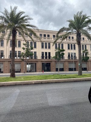 vinhomes vũ yên. bán căn shop trục đường hạnh phúc 51m. diện tích 90m, 3 tầng, ck lên tới 30%