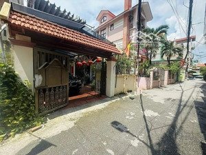 biệt thự sân vườn -lô góc 3 mặt thoáng -ngõ thông -ô tô tránh -145m2 , 3 tầng , mặt tiền 8m -32 tỷ